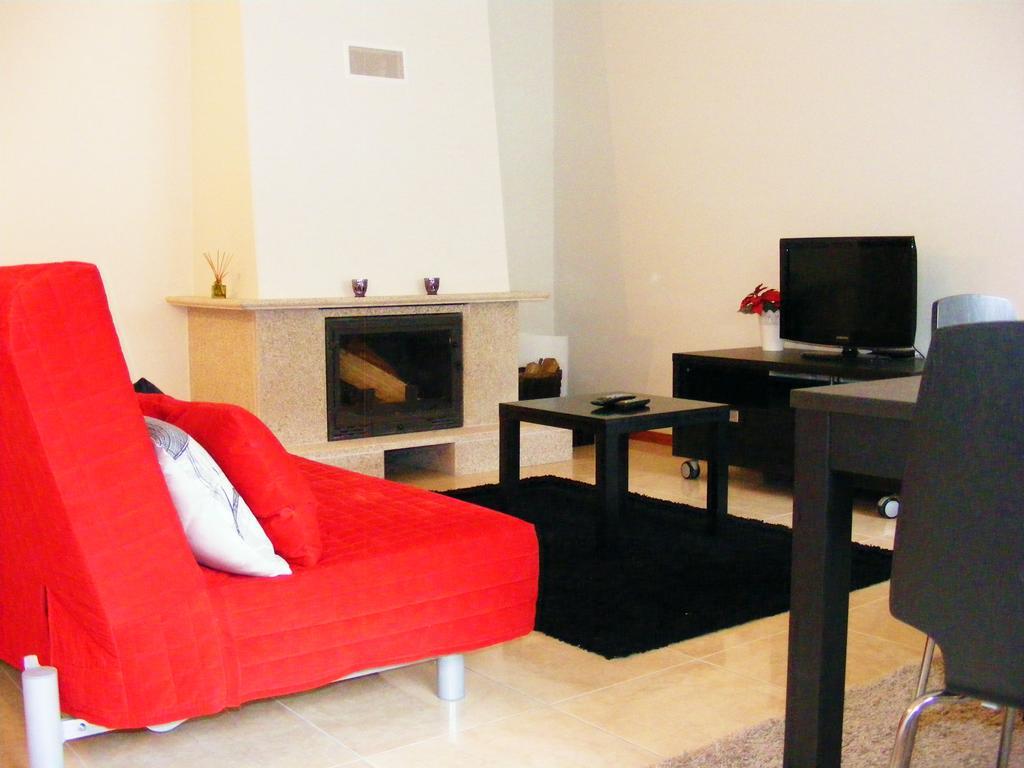 Midway To Geres And Braga Apartment Амарес Екстериор снимка