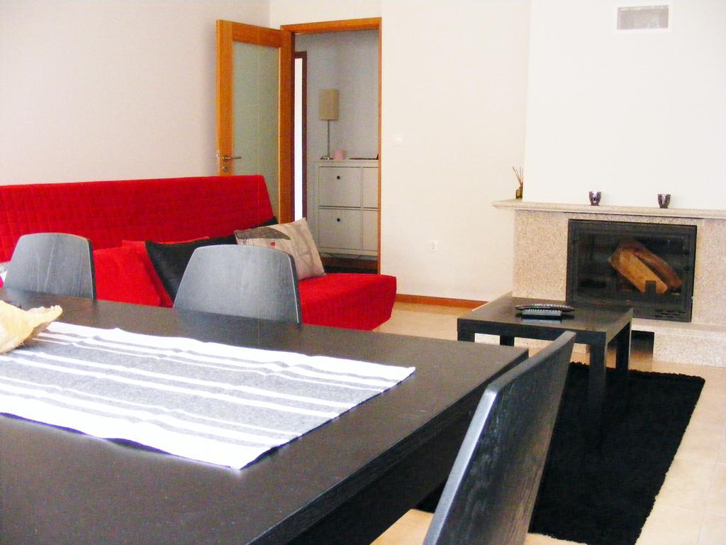 Midway To Geres And Braga Apartment Амарес Екстериор снимка